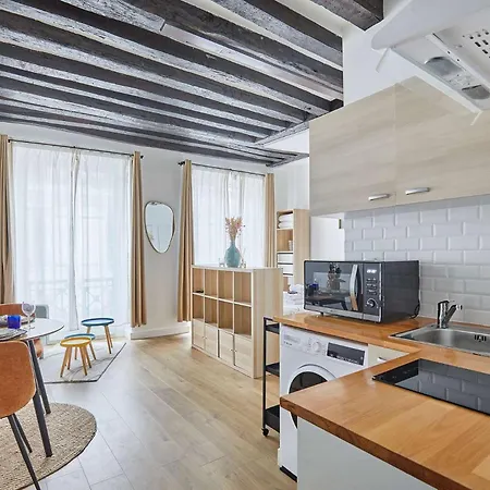 아파트 Charming Center Of *