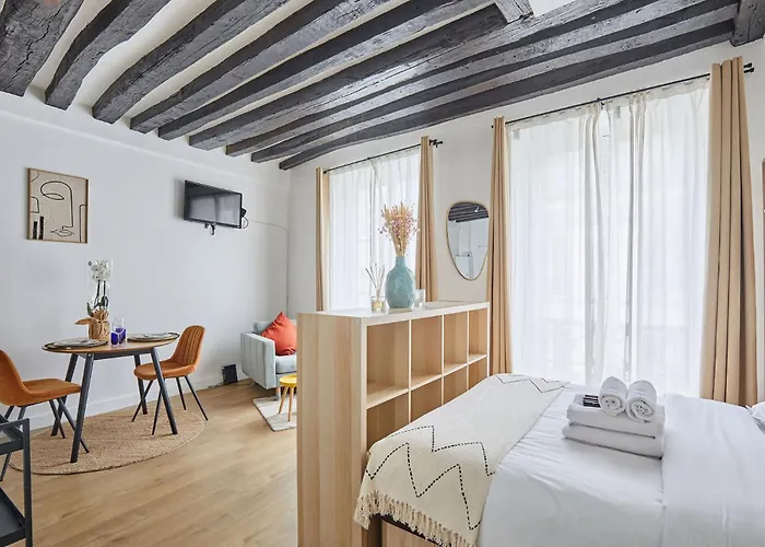 Charming Center Of Paris